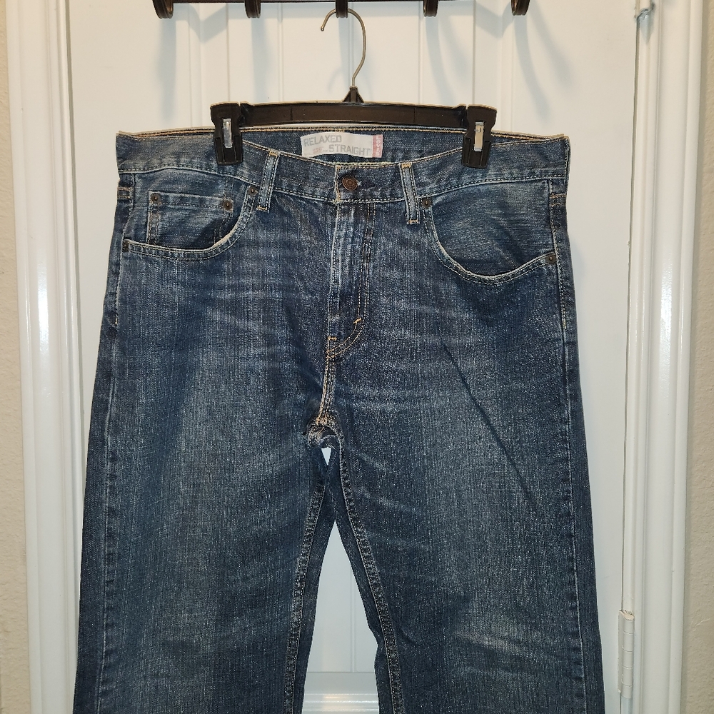 Levi's Classic Blue Denim Jeans - Picture 3 of 9